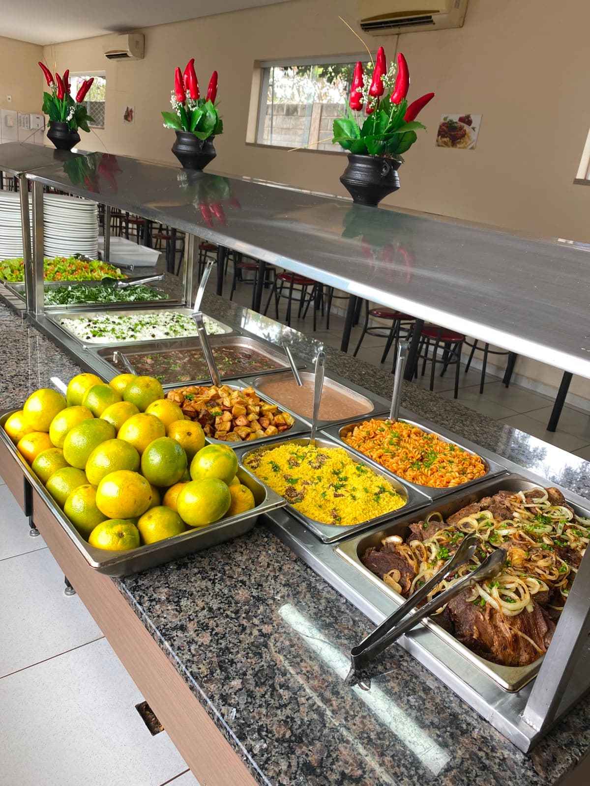 Buffet variado da Soberano Fogão